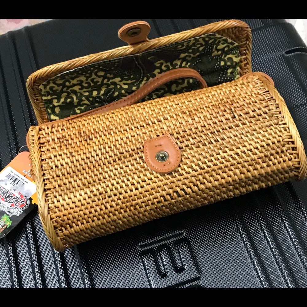 Handwoven Rattan Bag. - Picture 5 of 5